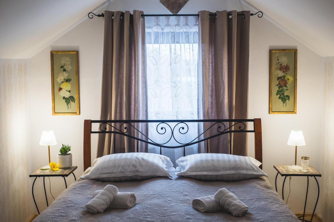 Tri Mudraca Inn Karanac Eksteriør billede